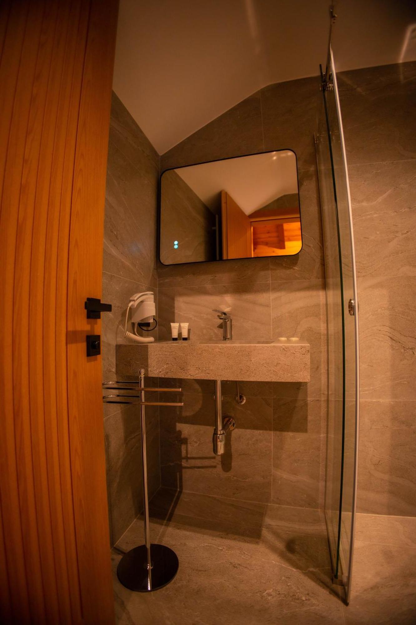 Shpija E Gjyshit Hotel Canaj