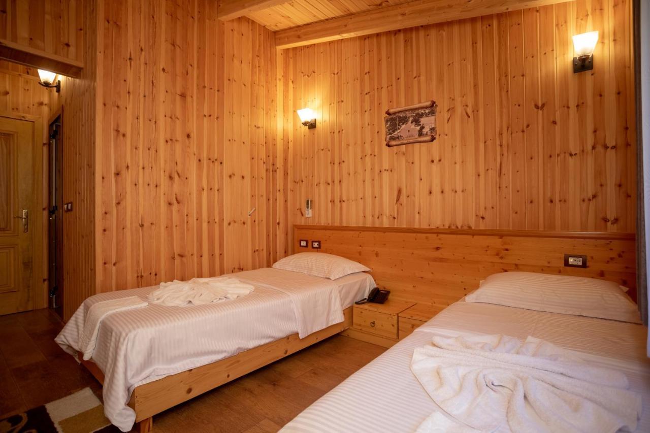 Shpija E Gjyshit 3*
